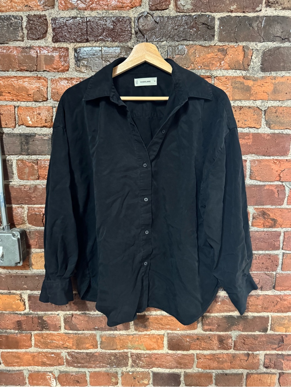 Everlane Black Long-Sleeve Button-Down Shirt
